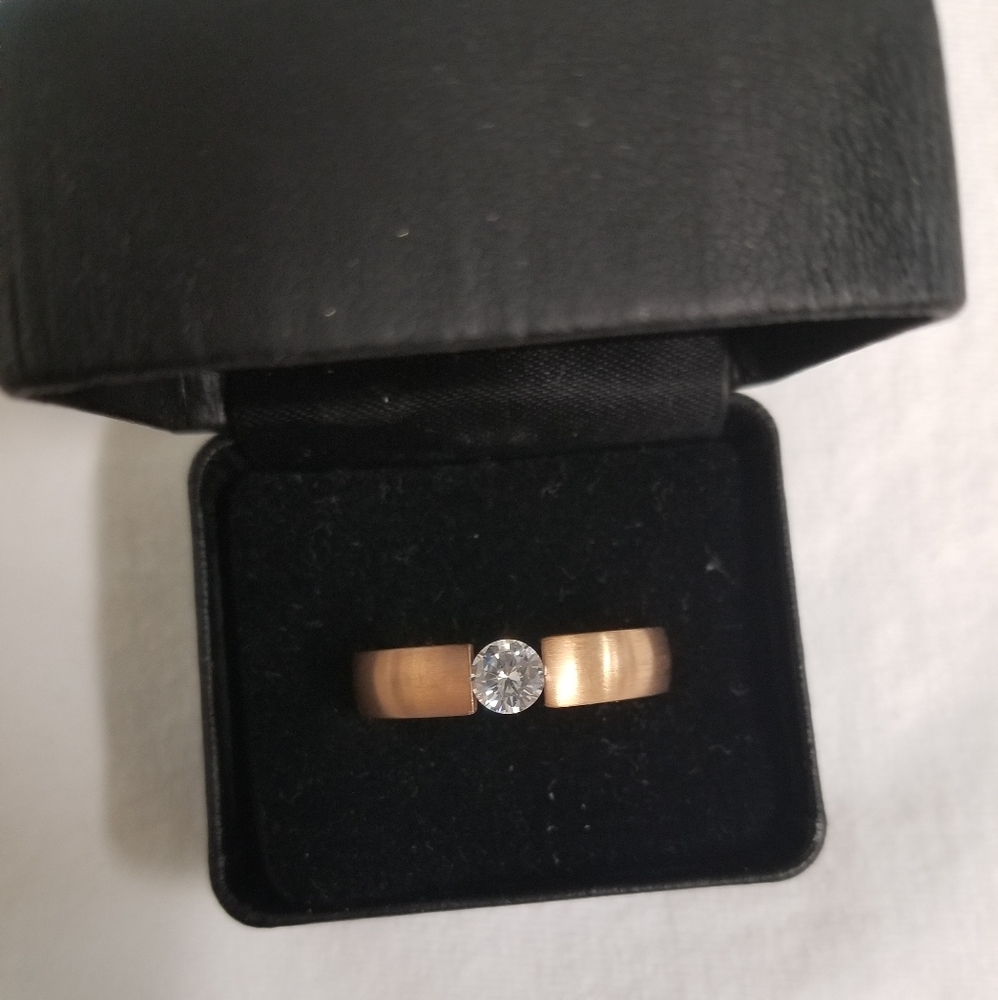 Copper ring with solitaire stone